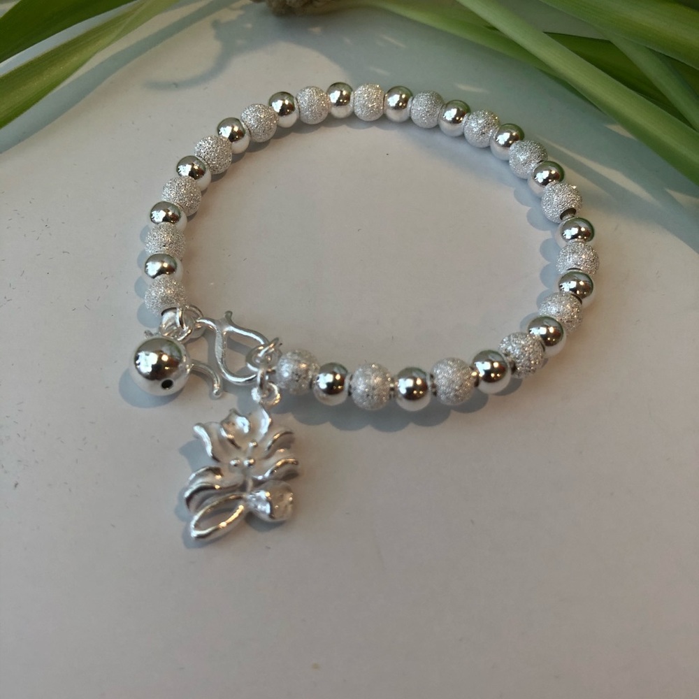 Silver bangle - Picture 2 of 2